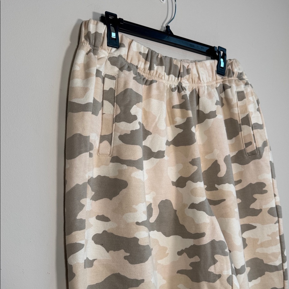 NWT Aerie Jet Setter Jogger in Sandbar - L - Picture 3 of 7
